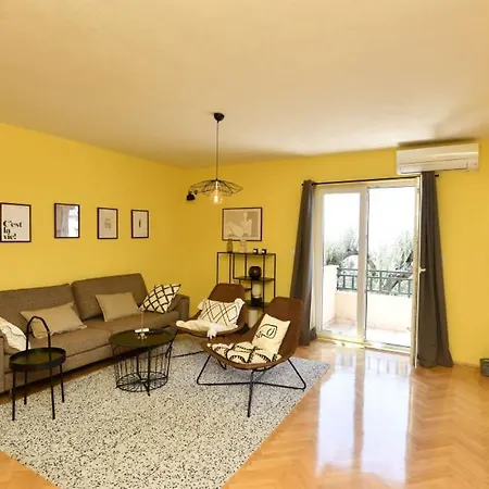 Apartman Marina - By Guide *