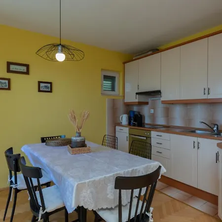 Marina - By Guide Makarska