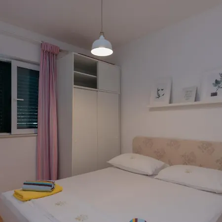 Marina - By Guide Apartman