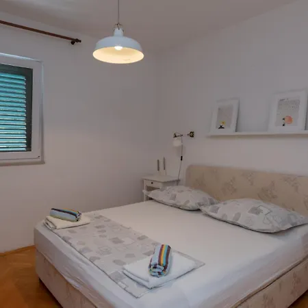 Apartman Marina - By Guide *