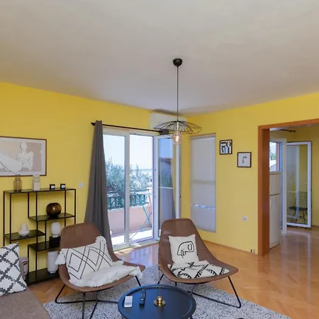 Apartment Marina - By Guide *